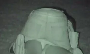 Der Junge streichelte seine Schwester im Bett, zog sein Hemd aus und fing an, reife porn tube ihre kleine Brust zu lecken, küsste langsam seinen Hals. Nach dem Küssen packte sie ihre Jeans und setzte sich auf sie fing an, die Nagelfeile unter dem engen Ohr zu lecken. Dann saß es auf dem Penis.