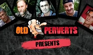 Einige entführten einen Mann, kahl und ertränkten seine Frau im Badezimmer. Nachdem sie sie in den Raum gezogen hatte, ihre Schleuder und brach die Leute, die nicht aufstehen und anfangen können, nass zu lecken. Dann deutsche reife frauen sex gab er ihr den Mund an der anderen Stelle.