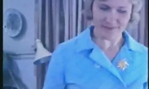 Eine junge, dünne und charmante Frau, die auf einem Stuhl saß, fing an, Geld aus der Tasche eines jungen Mannes zu nehmen. reife frauen pornofilme Dann erhielt er viele Dinge, denen er zugestimmt hatte, mit seinem Mund zu dienen, ein Mitglied eines braunhaarigen Mannes. Dann setzte er sich auf das gebrochene und schalte es ein.