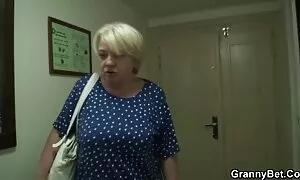Der Sohn von Check Start mit der Freundin im Laden. Er rauchte und dann ein Loch in den Penis zu schaffen. Eine gesunde Prämie in ihr macht sie stöhnen, kostenlose pornofilme von reifen frauen und schließlich, das Mädchen, eine kleine Menge ihrer Sucht.