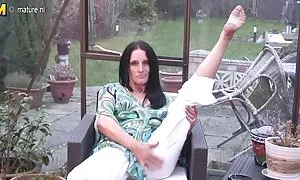 Heißes Mädchen wuchs durch Mundpropaganda, zog dann ihre Titten mit einem Penis und streckte seine Beine aus. Dieser Typ legte seinen Hut und brach die Schönheit des Programms. Sie stöhnten von einem wilden, Summen, und der Vizepräsident in den pornofilme reife frauen Mund.