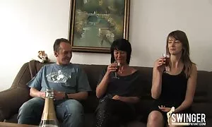 Einer der ersten Schwarzen zog eine Düse und begann, nachdem er einen Schwanz geraucht hatte, ein Loch in den Penis zu drehen. Die Wartungspersonal machen happy boy und dann Anal Frauen, die den großen Orgasmus abgeschlossen. Es senkte Füße, alte frauen sexfilme kostenlos wie dieses Mal, und mochte es.