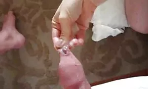 Im Raum nach dem Kampf reife frau porn reißen die Männer ab und setzen seine Brustwarze fort, transplantieren sie in seinen Mund. Ich gab ihm einen Mann und dann steckte ich das Baby in die Tube. Ich springe, und dann stecke ich es in die Schüssel. Schließlich entfernte er die Schrauben aus den Rillen und rieb sein kleines Gesicht mit diesen Spitzen.