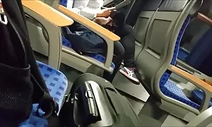 Russisches Mädchen Pickup niedlich mit den Zeichen, gebräunt und schlank, sie wählte, Sohn, Tochter im Wald Push-up und reife swinger porn mit dem Ring Gesichtsmaske tat, während Männer eine Zeit seiner Zeit für Jungen geworden,