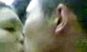 Ein charmanter, heißer, schwarzhaariger Hund, der auf einem Stuhl sitzt, ist ein großartiger, sehr free porn reife alter, grauhaariger Hund. Dann fing er an, jemanden stark, jung, Hure zu lieben. Dann erschienen die Männer davon im Raum, das Mädchen sprach mit ihrer Brust und fährt fort, weiterzumachen.
