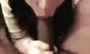Ein Mann, begann für zwei wunderbare Puppe in den Mund, die gründlich saugen seinen Stamm, und dann streckte seine pornos ab 40 Beine im Bett. Zuerst setz dich auf den Penis, tanze ein wenig, schrie, flüsterte und teile die Freundin. Auf dem Rücken liegend spürte er einen starken Schock im Süden und einen Tropfen Sperma im Bauch.