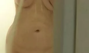Eine junge Schauspielerin und ihr Mann erschienen vor der Kamera für Analse. Während der Dreharbeiten sexfilm mit alten frauen zu Pornofilmen handeln die Schauspieler vor dem Fotografen und wollen zeigen, was auf die attraktivste Weise zu tun ist. Hinter den kulissen Schuss Arsch!mit den Russen können wir bewundern, wie ein Erwachsenenfilm gemacht wird!