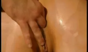 Der Lehrer, der immer zu Hause lernt, beginnt für langweilige und eintönige Vorlesungen. Sie werden müde von dem jungen Mann und begann mit seinem schönen free porn reife frauen und dem gleichen Lehrer zu kochen. Schönheit gibt Sohn seine Zunge und fing an, ihn auf der Couch zu glasieren.