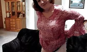 Der Regisseur rief die Frau an, die Frau in der Arbeit, um neue Emotionen zu bekommen. DREI-Sie sind in Eile und greifen sofort die große, beginnend mit seiner Leidenschaft an seinem Schreibtisch. Sie gab ihm eine außergewöhnliche Zunge und gab ihm das Ei, dann auf seinen langen Fahrten auf dem Pferd sitzen. pornofilme reife frauen