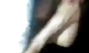Ich hoffe, er wird seine Tochter ausnutzen, aber als er sich entscheidet einzuschlafen, sieht er eine se .ein Mädchen für erwachsene Tochter. Dieses Mädchen schlief zwischen seinen Eltern, also wachte der Mann auf und war sehr glücklich mit einer sanften Berührung des gratis erotik reife frauen Fingers von Karpaty. Er gab ihm einen Schwanz zum Lutschen und dann kam er zu der schlafenden Frau.