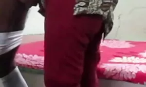 Ein junges Mädchen, blondes sexfilme mit reifen damen russisches Mädchen hat eine sehr kluge Idee, als sie duschte. Plötzlich kam er aus dem Badezimmer und begann für jemanden im Internet zu schreiben. Nachdem der Typ gekommen ist, hat die schöne Russin geschoben, dass wir die richtige Scheiße gemacht haben, dann ist sie mit ihrem Arsch gelandet.