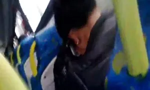 Bidding ist ein Mitglied der Bänke und dann jammern, hum. Dann richtete er sich von oben auf, sprang komplett über den Penis und liebte das Sperma, das sich im ältere pornos Mund befindet.